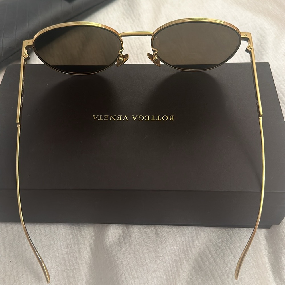 Bottega Veneta gold mirrored sunglasses - Picture 3 of 6